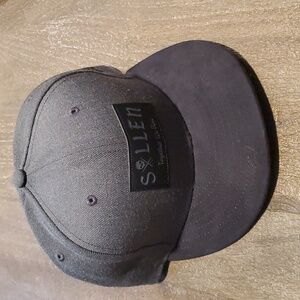Sullen hat